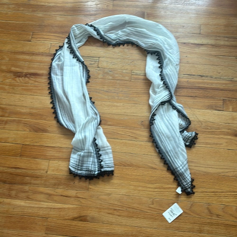 NWT Stem Scarf